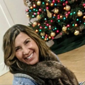 Meet your Posher, Debbie